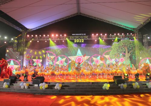 Mernus đồng hành cùng UBND Thành phố Hà Nội tổ chức chương trình “Đêm hội trăng rằm” cho 1.300 thiếu nhi có hoàn cảnh khó khăn. 